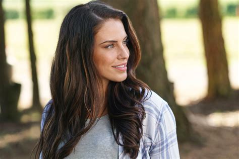 Jessica Lowndes Bio, Family, Career, Husband, History, Net。